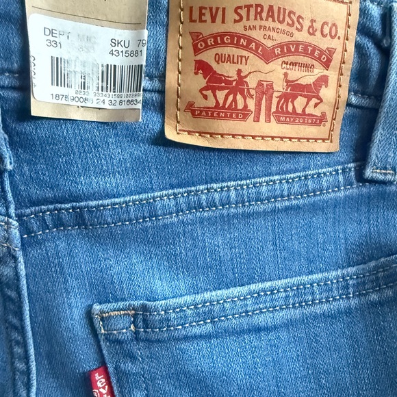Levi's NWT 725 High-Rise Bootcut Jeans - Picture 6 of 9